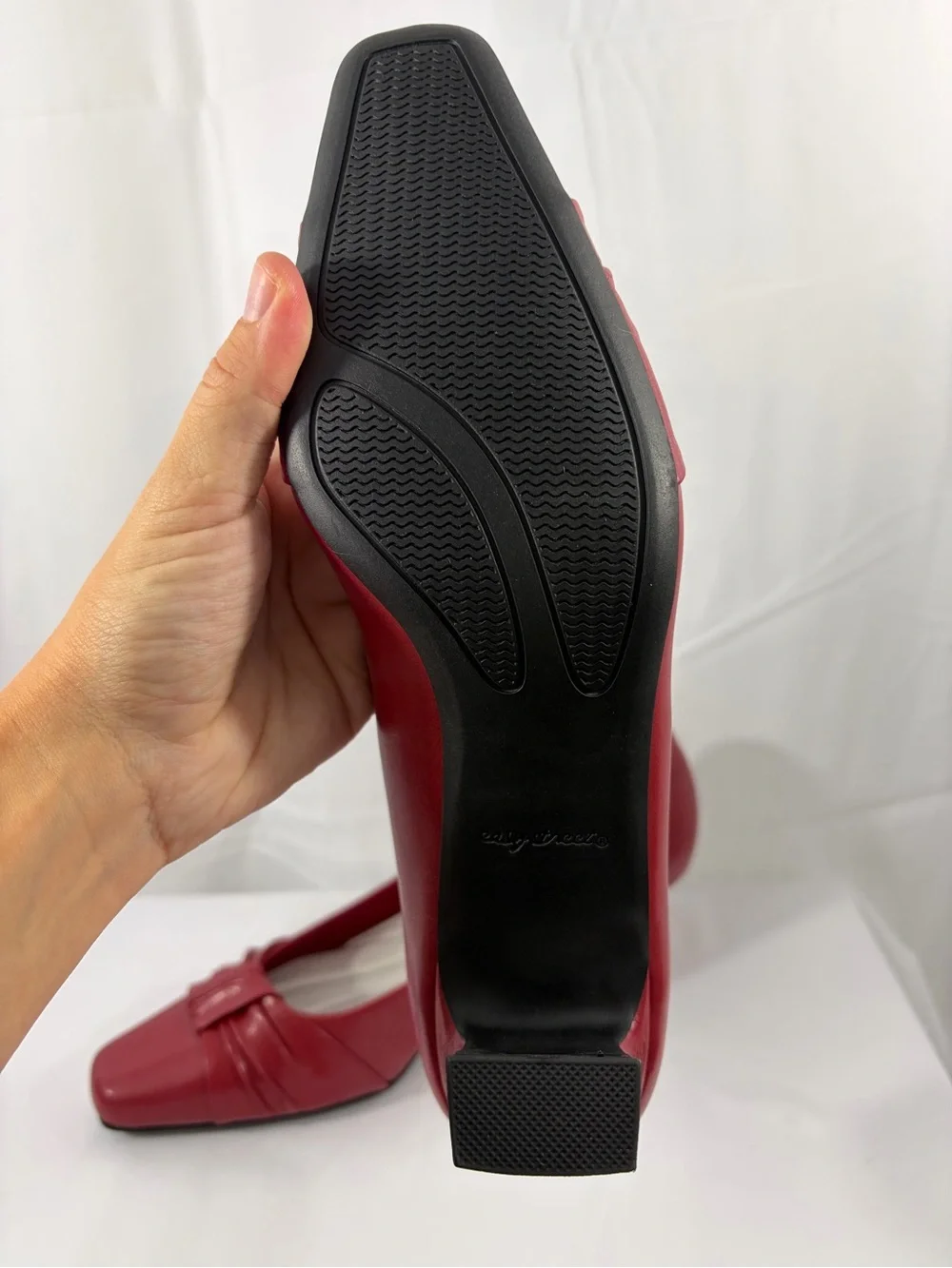 NWT Easy Street Women's Size 9 Classic Red Mid-Heel Pumps